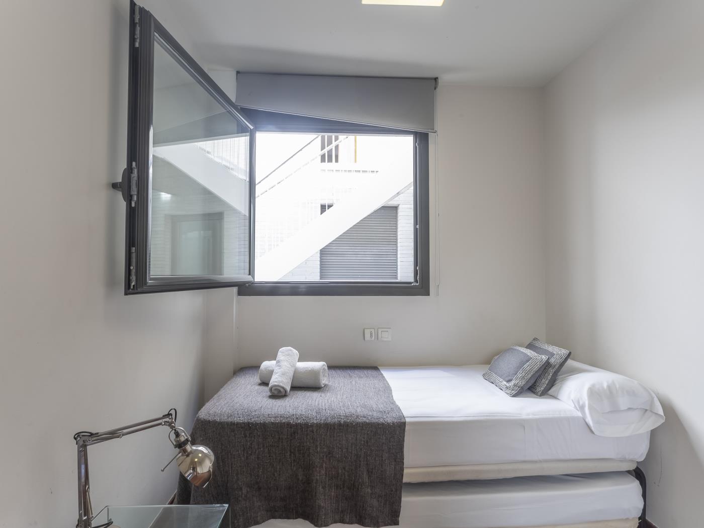 My Space Barcelona Apartment with Terrace and Pool near Park Güell for 8 - My Space Barcelona Apartments